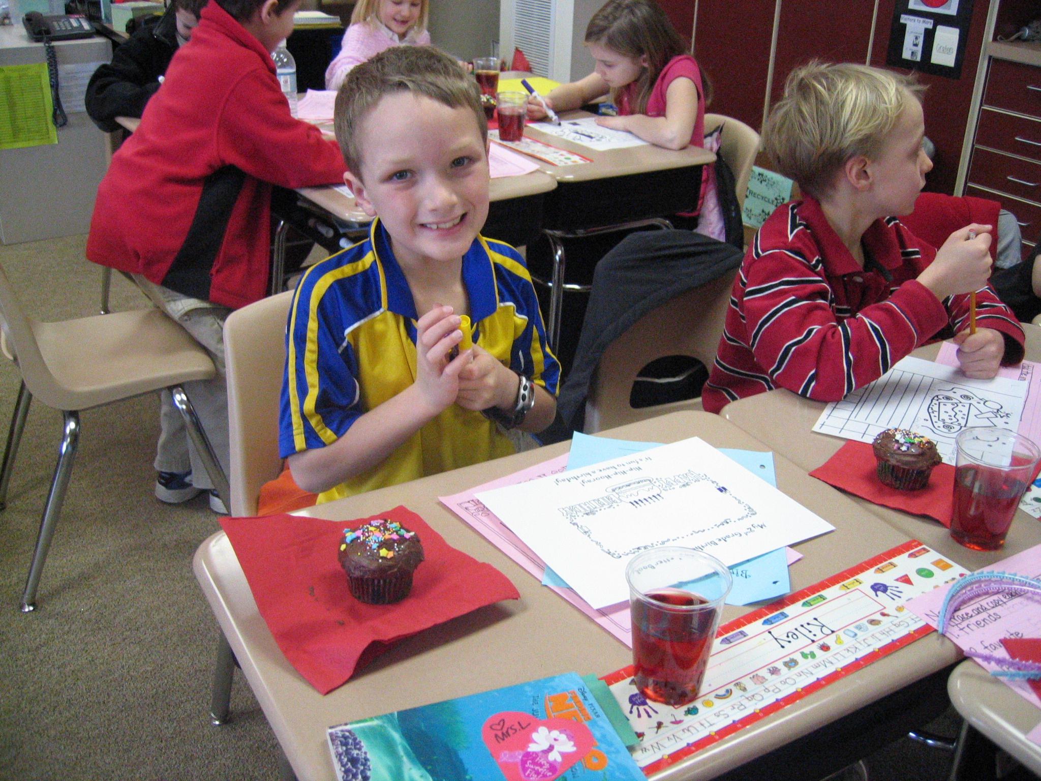 Feb2007/26__Riley_s_8th_birthday_party_at_school_in_Mrs._Lathrup_s_class.jpg