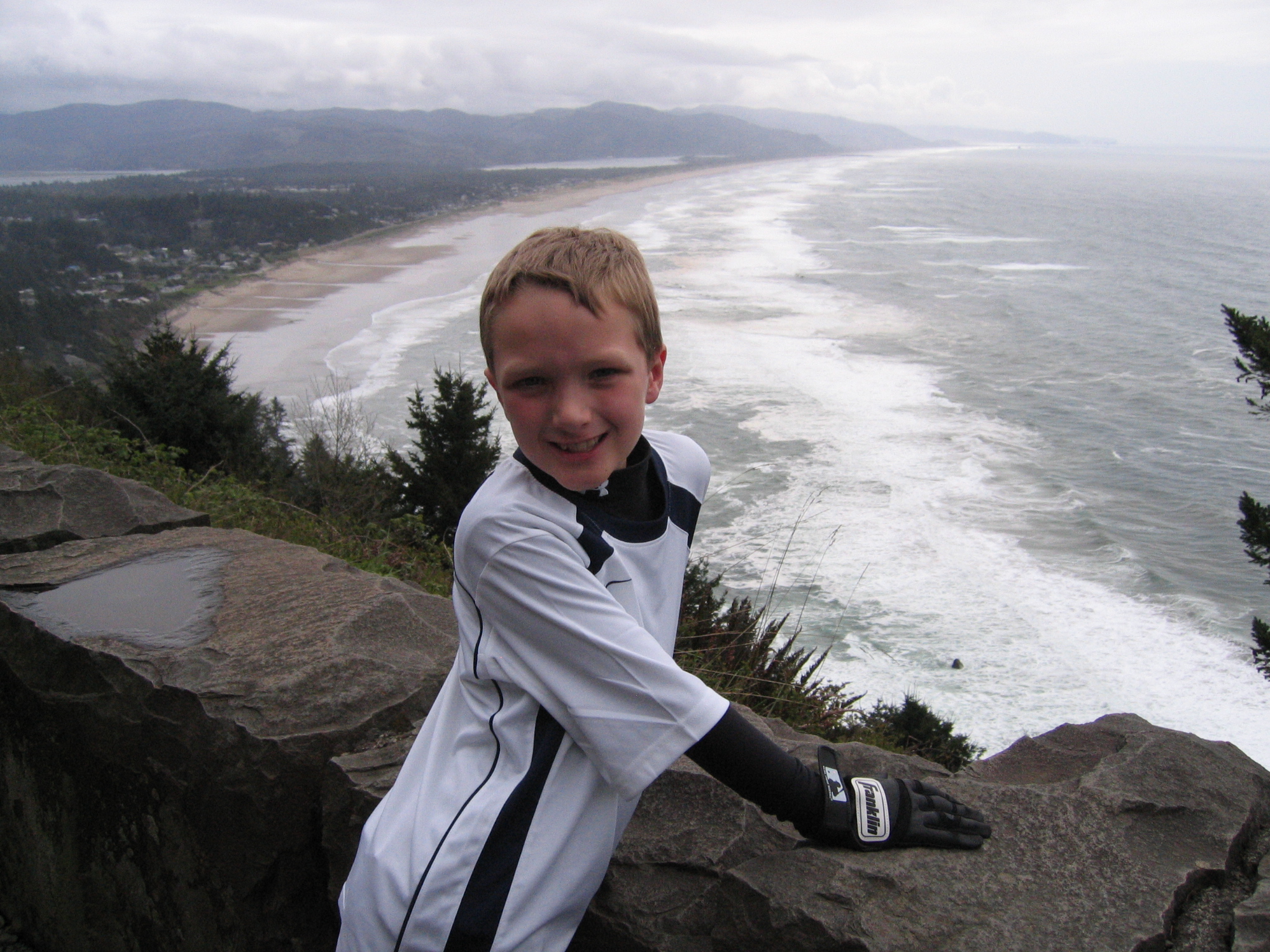 CannonBeach2007/40Riley_at_the_overlook.jpg